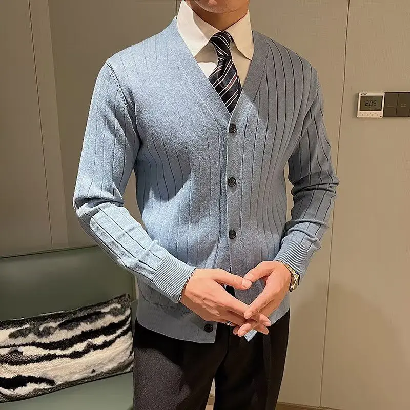 Nuevo Cárdigan de punto con cuello en V coreano Maillard, suéter para hombre, suéter Retro japonés, chaqueta para hombre