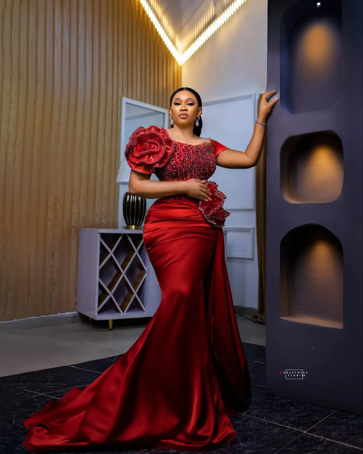 レッドマーメイド 2025 プロムドレス 花 ビーズ クリスタル サテン ハイ スリット イブニング フォーマル パーティー 誕生日ドレス ZJ1733