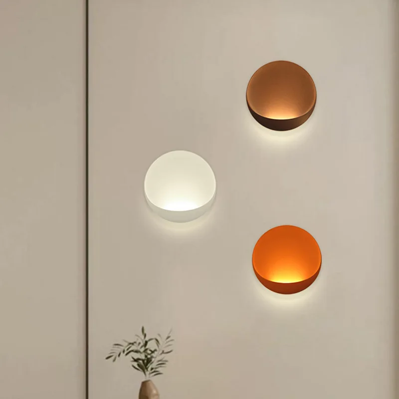 الحديثة جولة الألومنيوم وحدة إضاءة LED جداريّة أضواء لغرفة النوم السرير ديكور المنزل الحد الأدنى البرتقال البيض الجدار الشمعدان مصباح
