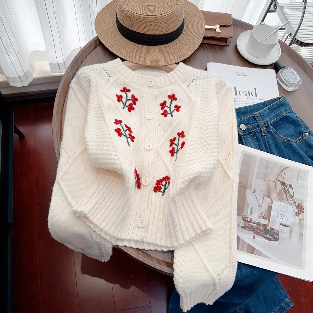 

Women's White Coffee Round Neck Long Sleeve Sweater Y2K American High Street Elegant 2000S Fashion Retro Top Sweater Clothing