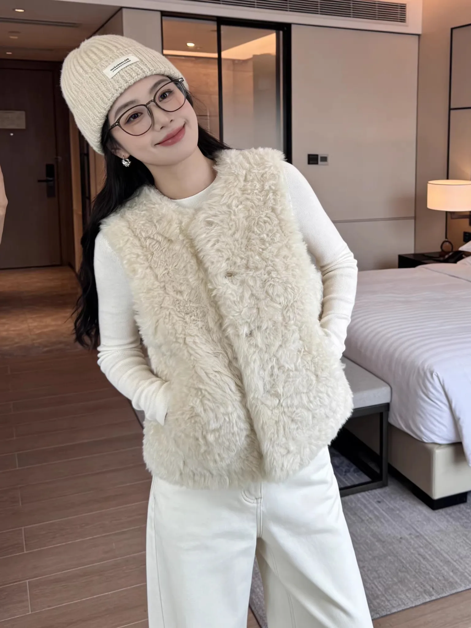 

Warmth And Sle Commute ential ort Lamb Fur Vest Korean Version Overlap Wear Simple Design Women's Faion Winter Outer...