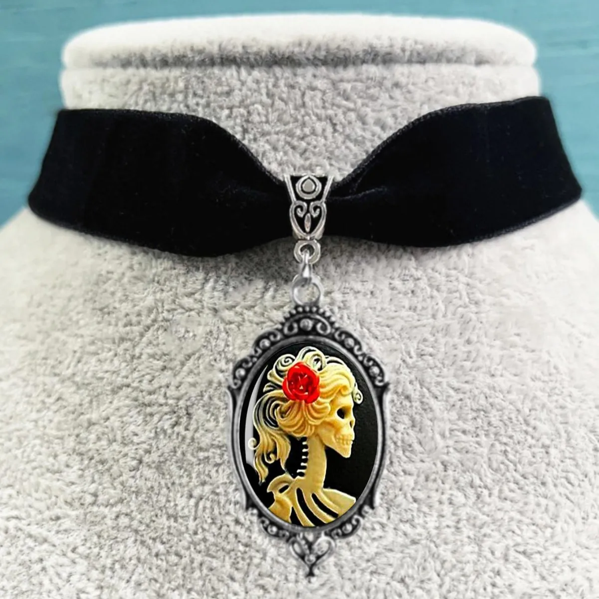 القوطية الأحمر روز الجمجمة قلادة قطيفة قلادة الجمجمة الملكة طوق قلادة قلادة Y2K سحر موضة الرقبة مجوهرات اكسسوارات
