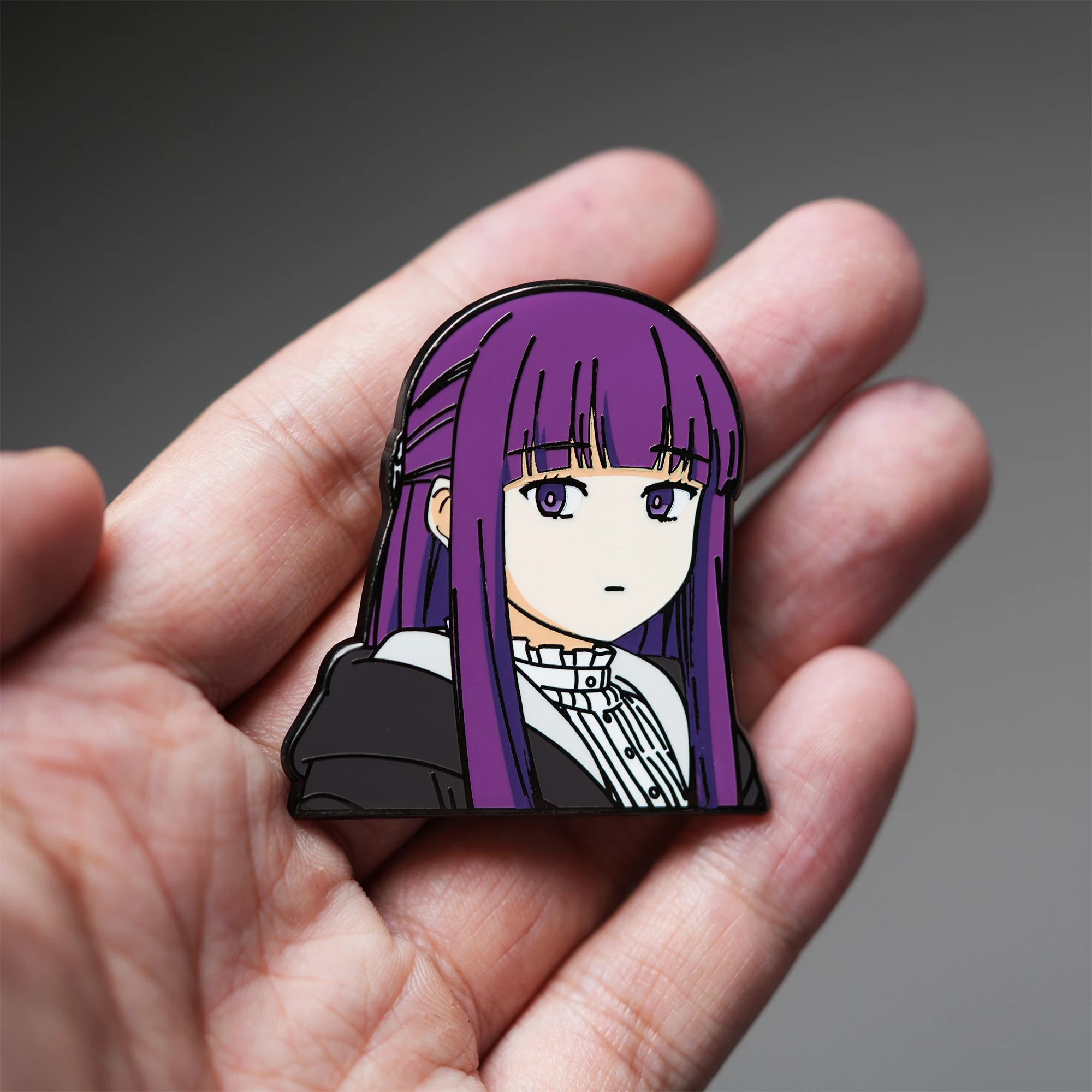 

Anime Fern Frieren: Beyond Journey's End Cosplay Badge Pendant Cartoon Charm Brooch Metal Emblem Ambitus Mascot Ornament Gift