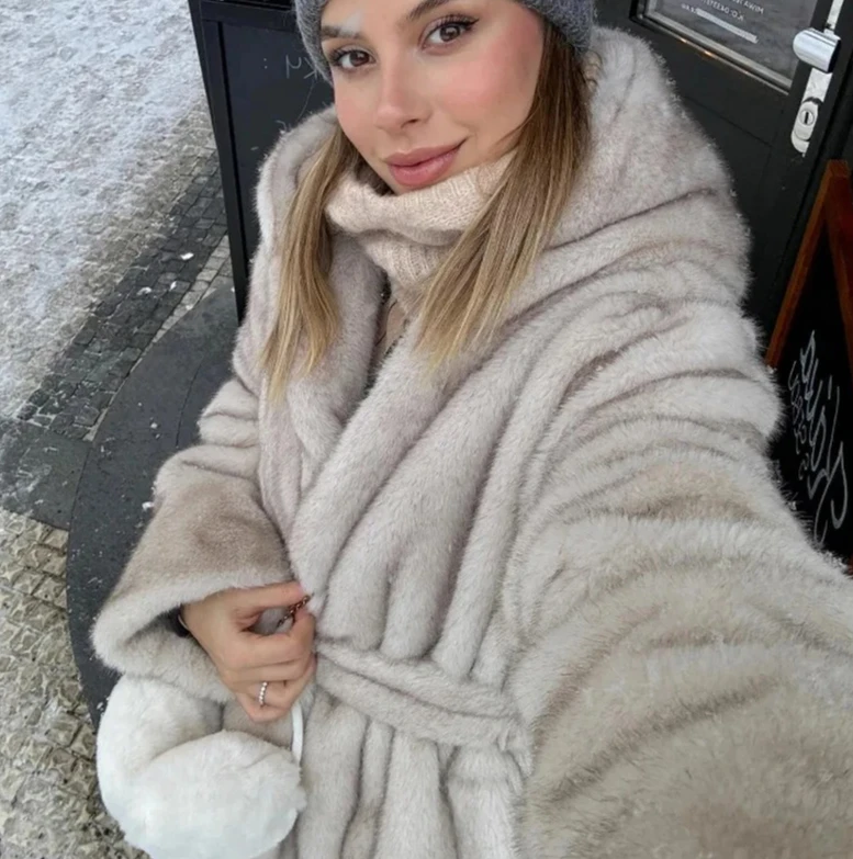 Winter Luxe Merk Capuchon Nepbontjas Vrouwen Plus Lange Warme Dikke Nertsen Bont Bovenkleding High-End Harige Riemen Bont overjas