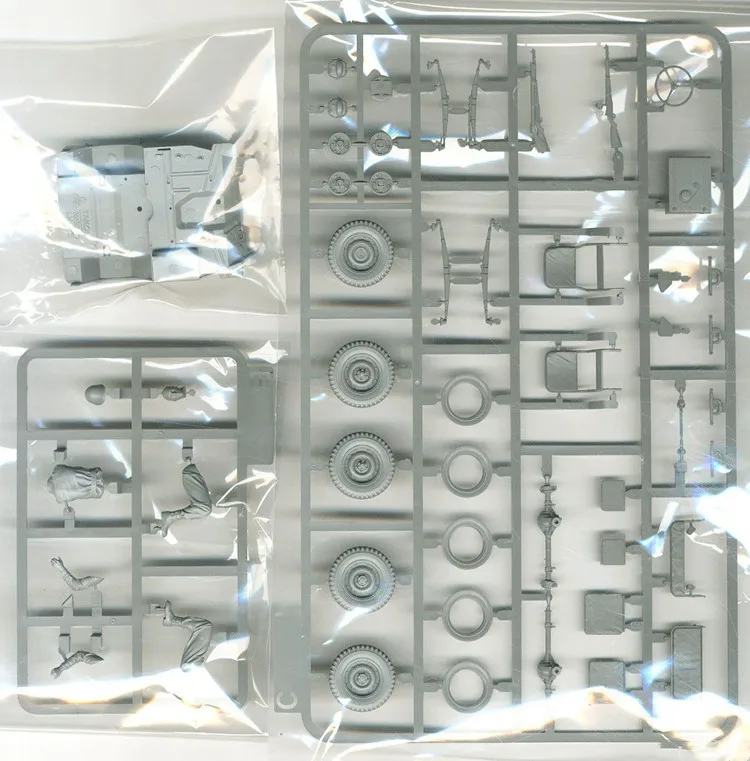 TAKOM 2126 1/35 U.S. 1/4 Ton Utility Truck with 1/4 Ton Trailer & MP Figure- Scale Model Kit