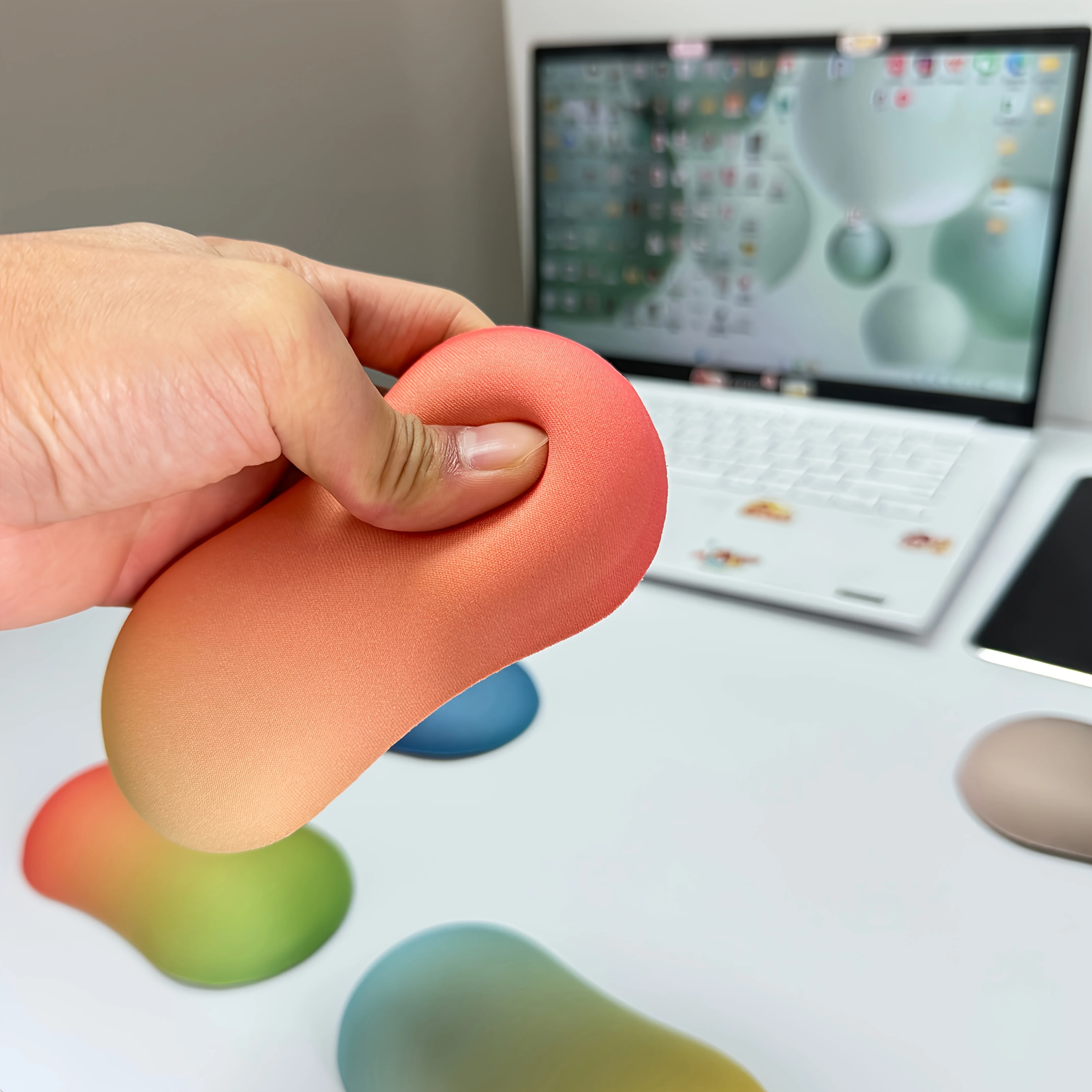 مسند معصم مريح من الفوم المرن  - مراجعة Wrist Rest Gel وسعره