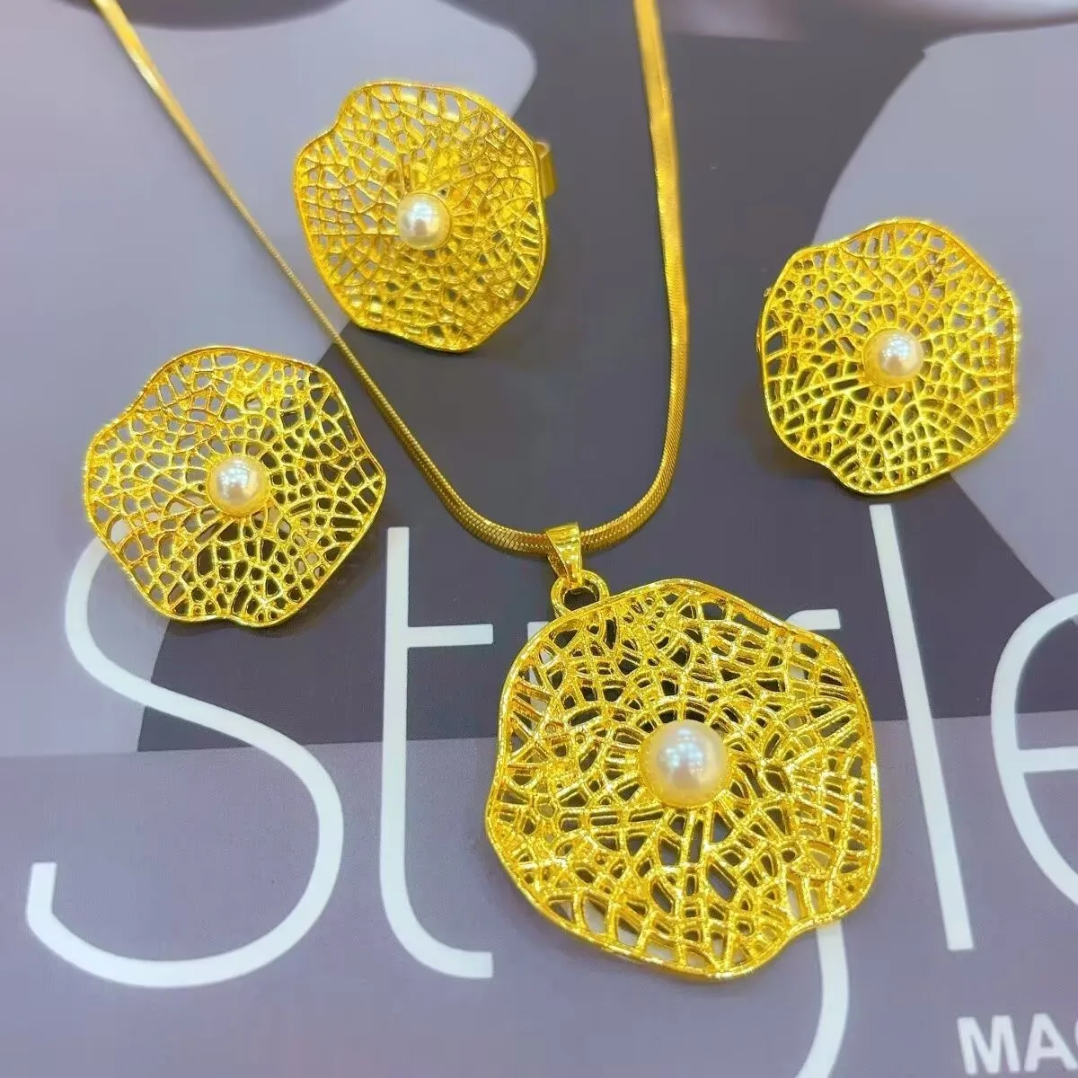 

New Italian 24K Gold Plated Necklace Earrings and Ring Jewelry Set for Romantic Wedding Parties for Lovers YY10917