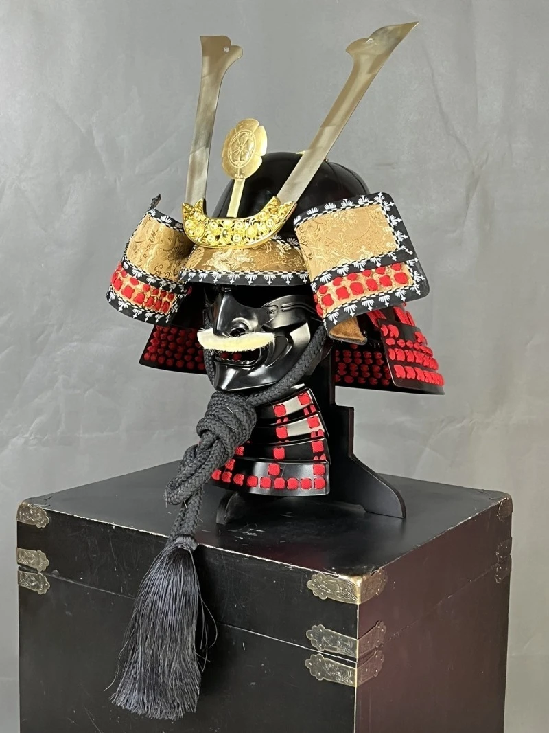 Samurai armor Real people can wear armor Samurai helmet