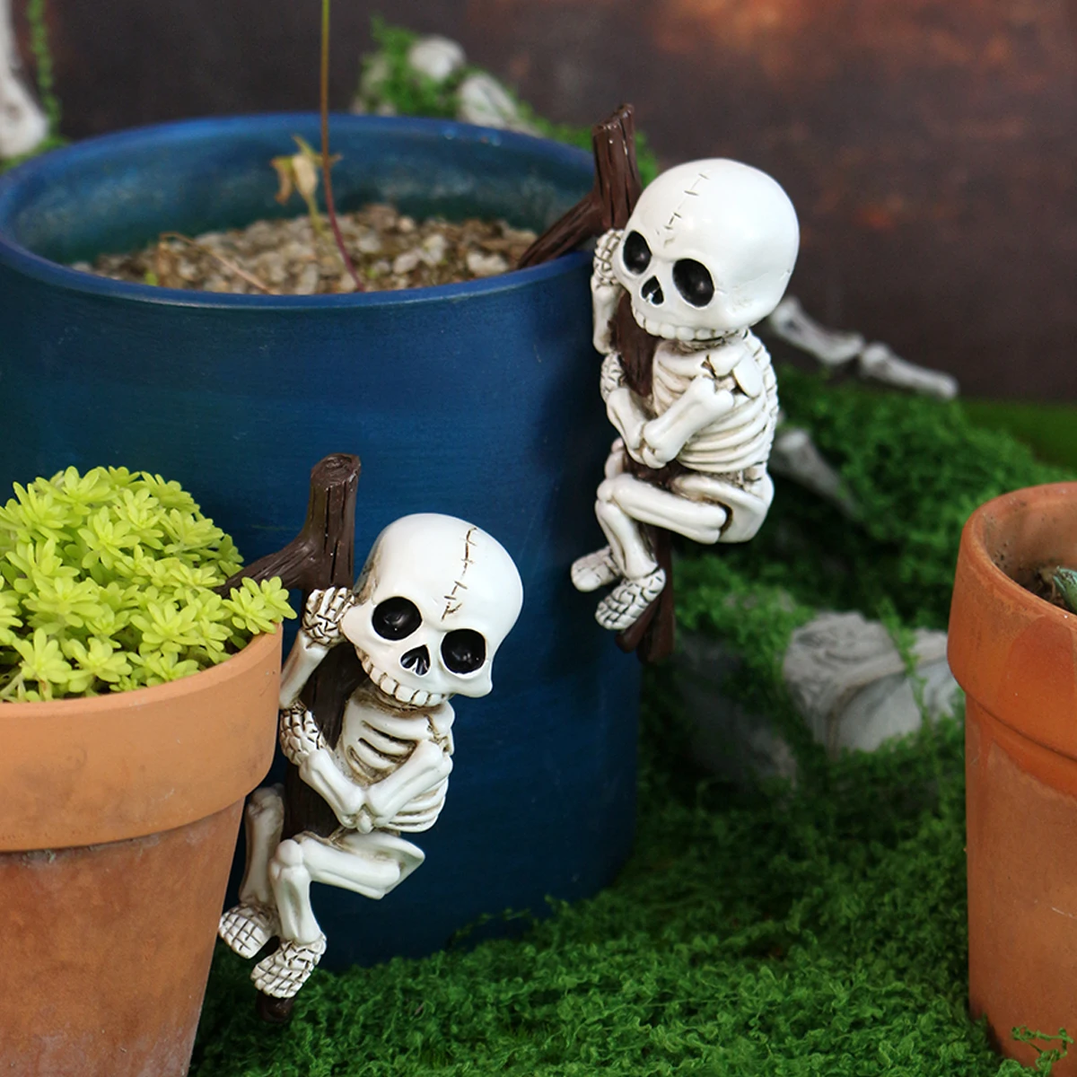 2pcs Skeleton Flower Pot Pendants Holding Tree Branches，Halloween Garden Hanging Skeleton Statue Decoration