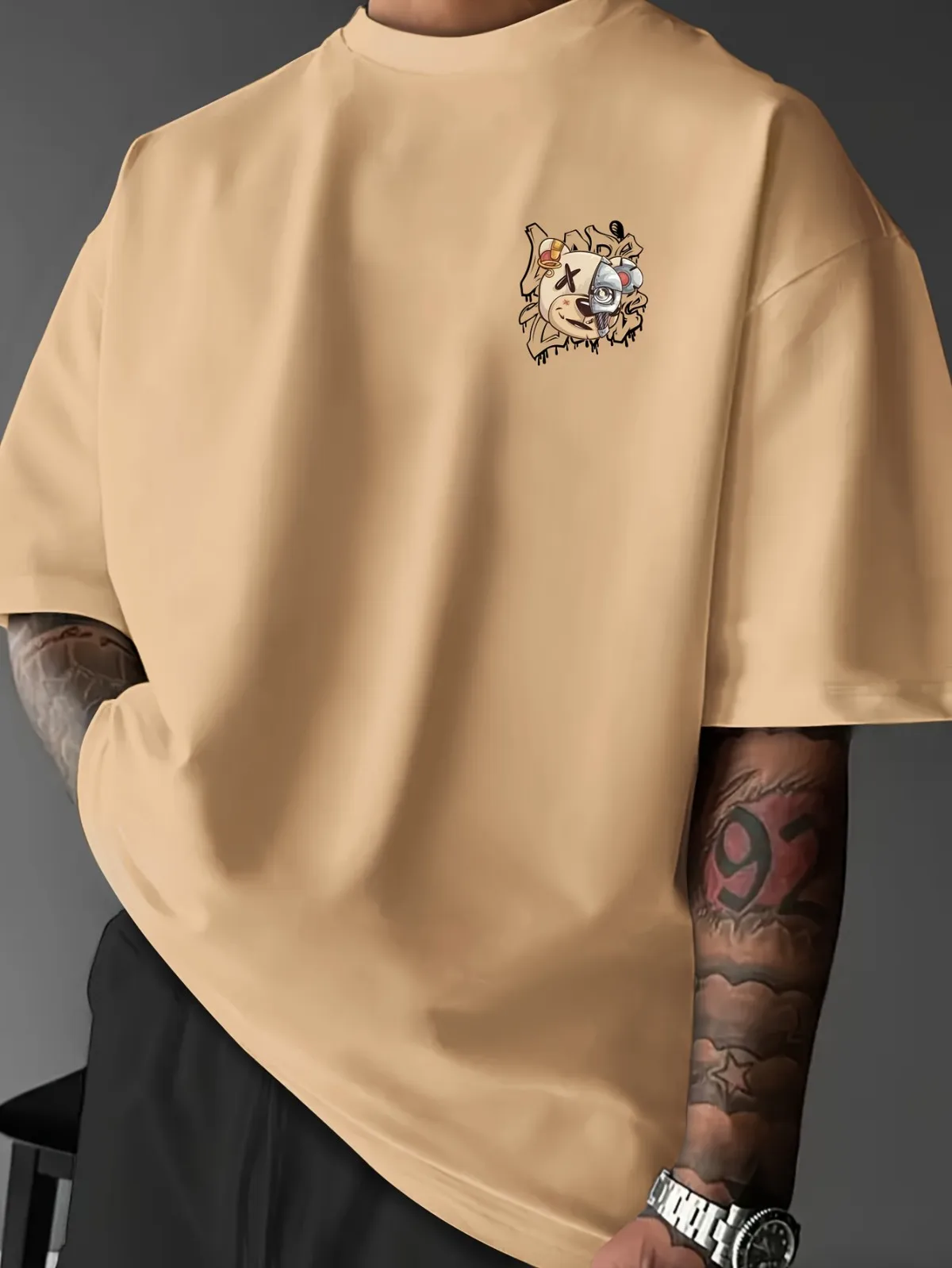 2025, neues personalisiertes Graffiti-Bär-Buchstaben-bedrucktes, atmungsaktives und bequemes Rundhals-T-Shirt für Herren im Freien, High-Street-Top – Detail 8