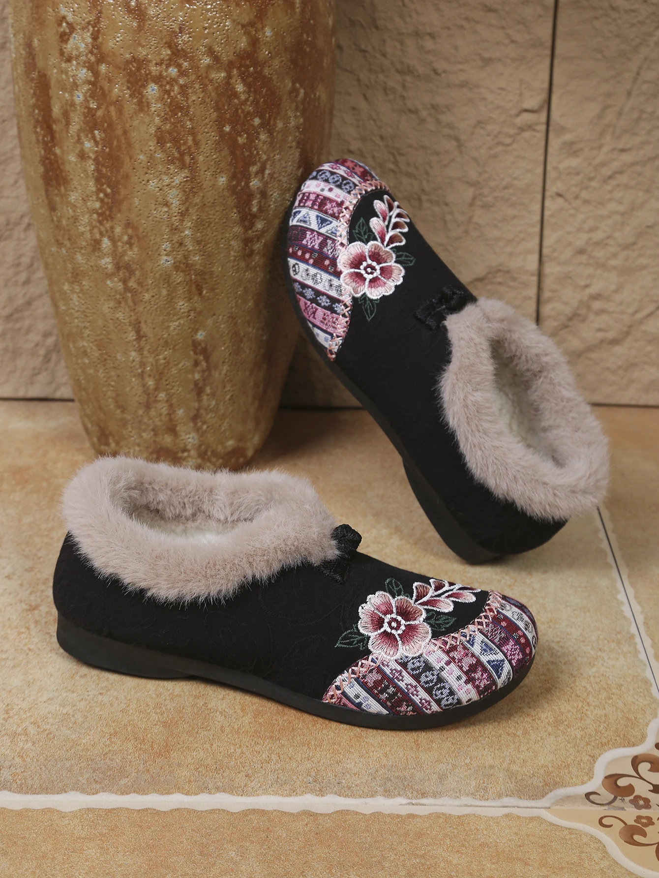 Damen Winterstiefeletten im chinesischen Stil, bestickt, aus Baumwolle, mit flauschigem Kragen, Fleece-gefüttert, zum Hineinschlüpfen, flach, rutschfest, warm, ethnische Freizeitschuhe – Detail 14