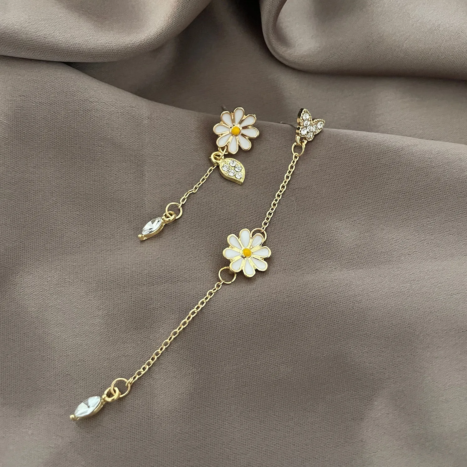 Women's Minimalist Daisy Drop Earrings