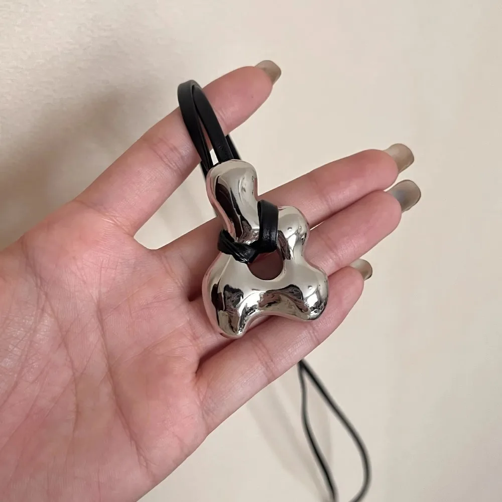 

Retro Hollowed Out Pendant Leather Rope Adjustable Geometric Charm Neckchain Clavicle Chain