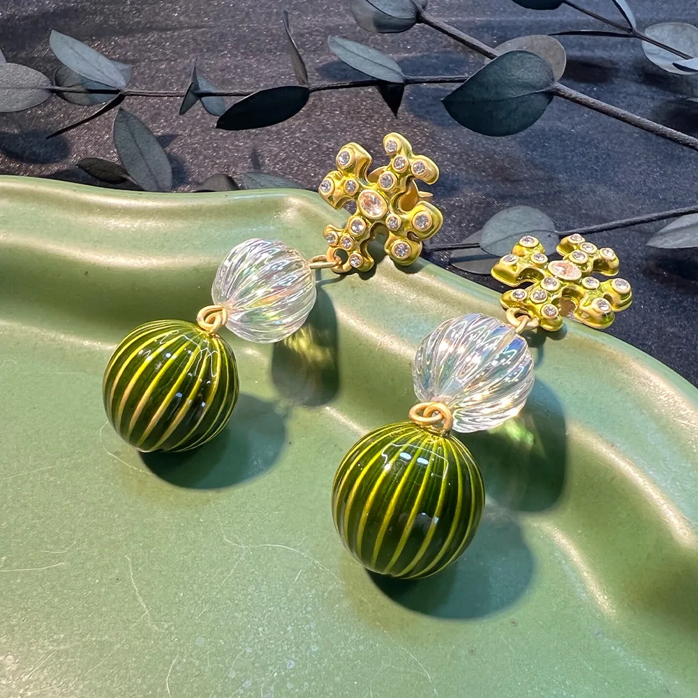 

Серьги из натурального камня во французском стиле ретро, высококачественные и универсальные, классические зеленые серьги-гвоздики, изысканные ювелирные изделия для повседневного ношения