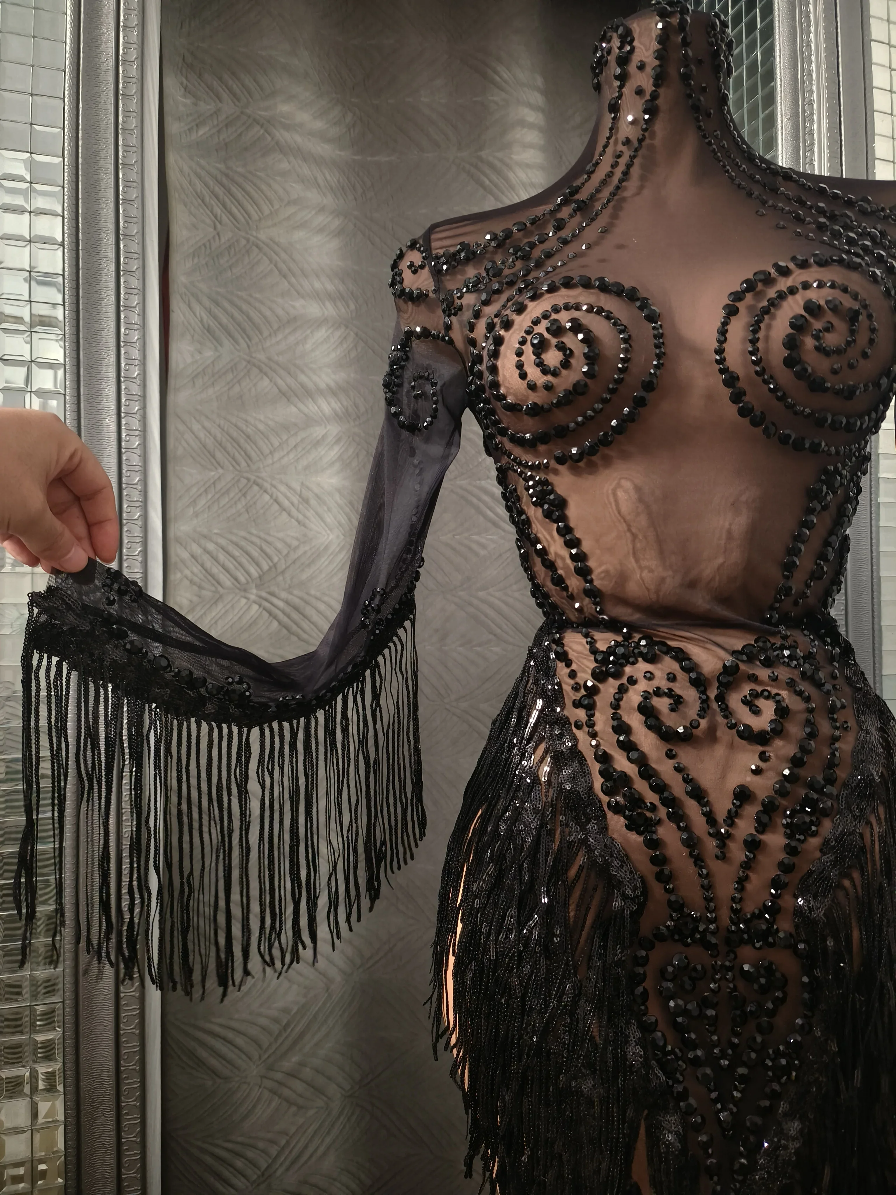 Show girl costume Luxury Party OutfitLuxury Rhinestones Tassels Women Sexy Long Sleeve Mesh See Through Evening Gowns Birthday P