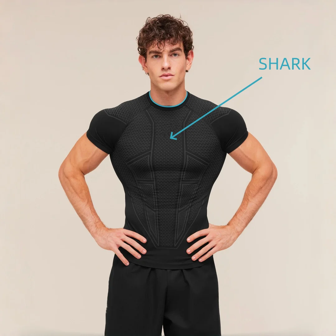 Image of Herren-Fitness-Kompressions-Sportshirt mit kurzen Ärmeln, eng anliegendes Design, ONYXV1 Fitness-Kurzarmshirt, Outdoor-Fitness-Gym.