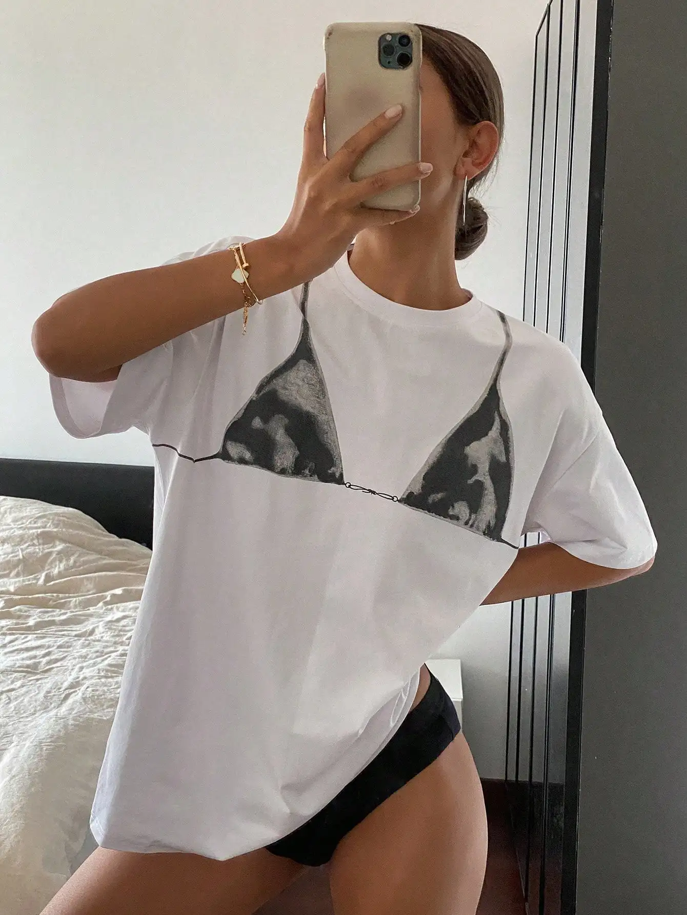 

Women's Oversized Graphic T-Shirt with Bra Print Design, Casual Round Neck Short Sleeve Top
