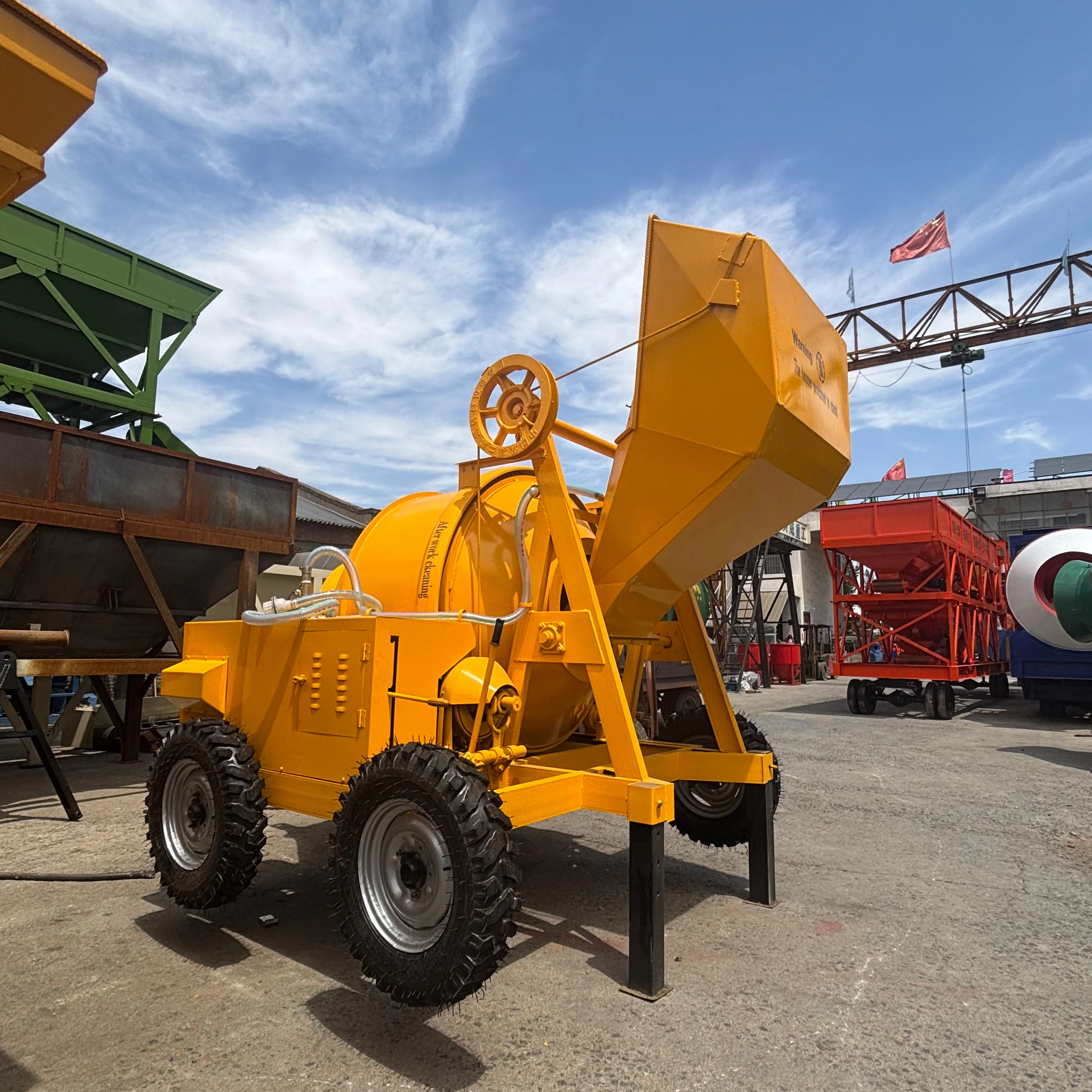 

Бетономешалка 500-литровая 350-литровая строительная смеситель для цемента Бетономешалка и подъемник для продажи