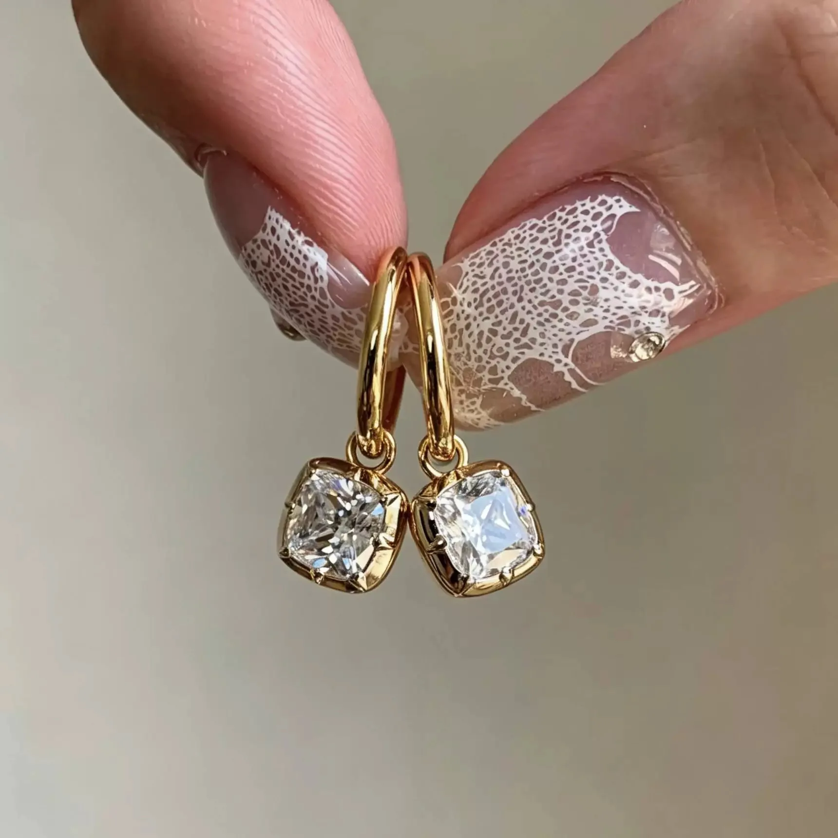 Fresh Elegant Simple Earring Drape High-end Fashion Oval Diamond Pendant Earrings for Women Suitable for Daily Jewelry Gifts