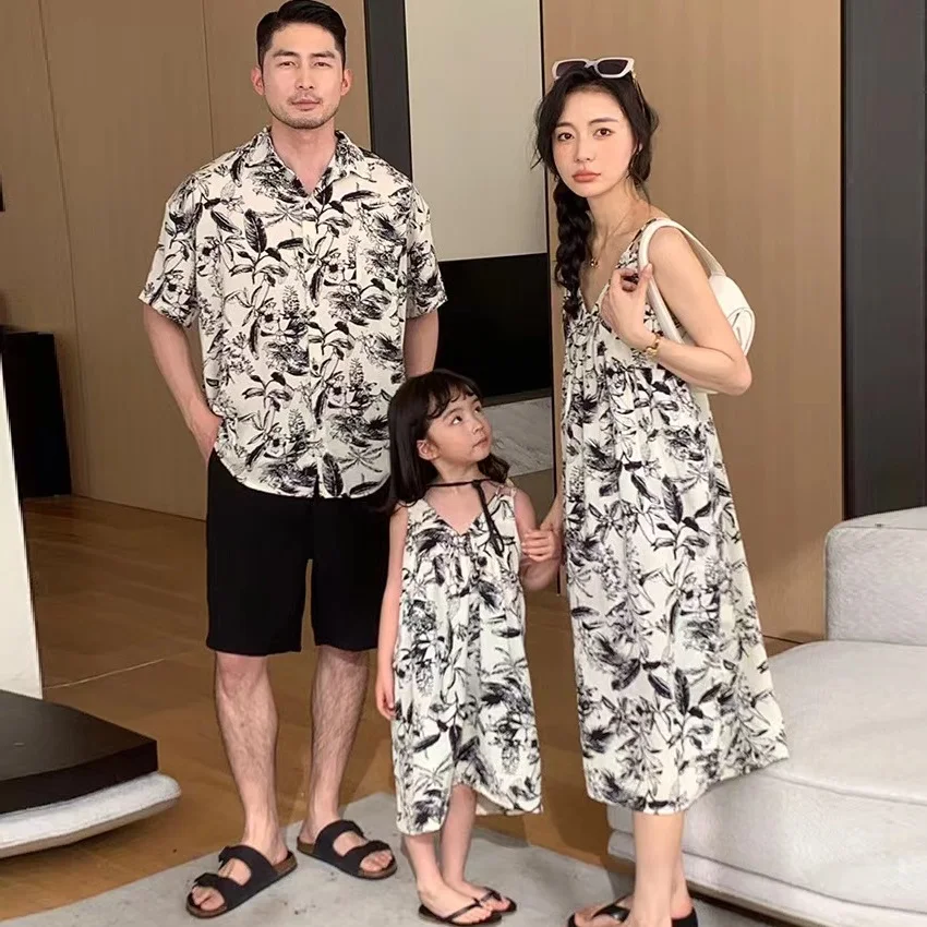 

Family Look V-Neck Mother Daughter Matching Dresses Daddy Mommy and Me Clothes Short Sleeve Father Son Shirts Outfit Summer 2024