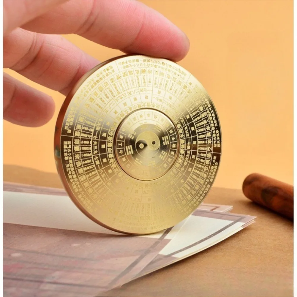 Brass Retro Solid Portable Mini Compass Tai Chi Bagua Fingertip Spinning Top for Office Workers To Decompress Small Toys