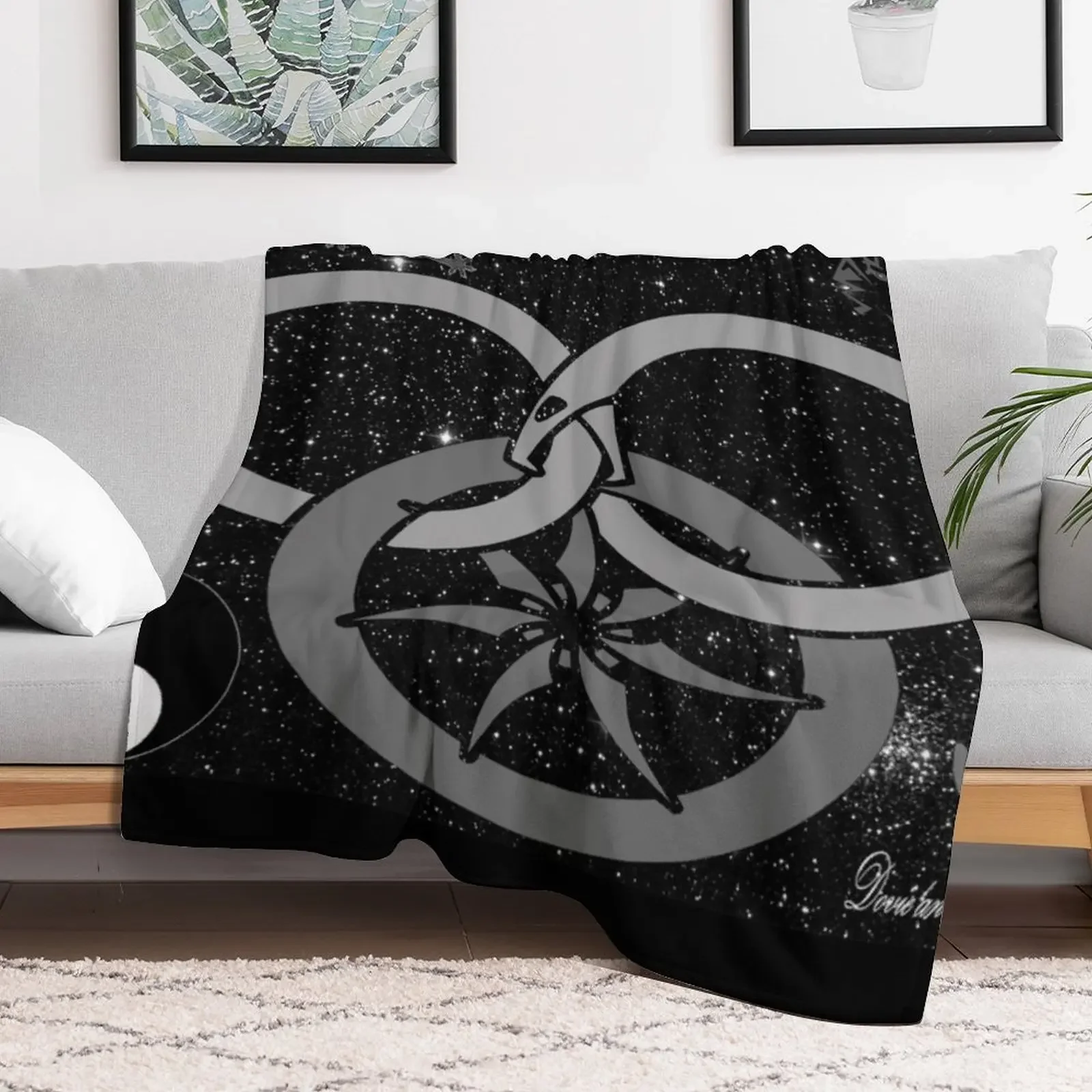 Wheel of Time - Tel'aran'rhiod and symbols - black and white Throw Blanket Stylish Decor Blanket Gift for Friends Roommate