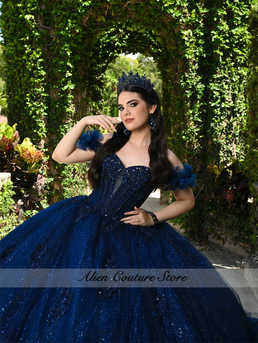 Granatowe suknie quinceañera, suknia balowa z odkrytymi ramionami, aplikacje, koraliki, kryształki, warstwowa suknia na słodkie szesnaste urodziny, vestidos 15, szyta na miarę