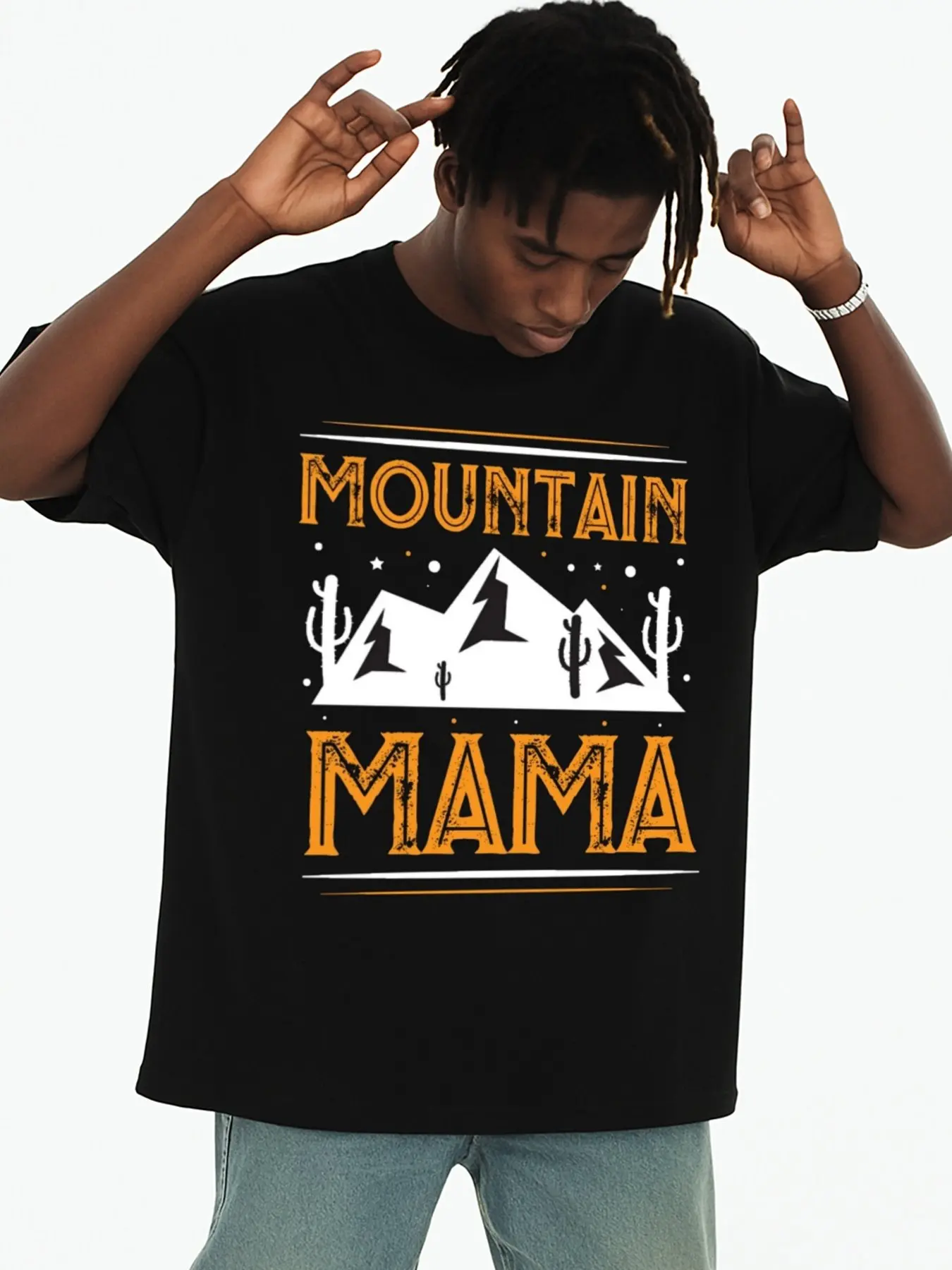 Men's Humorous Mountain Mom Adventure T-Shirt, Black Version, Perfect for Casual Summer Outings. Fashionable Patterned T-Shirts Are Suitable for Everyday Wear, Easy to Wash, and Are Ideal for Spring and Summer Activities, Providing Comfort for Outdoor Adventures.