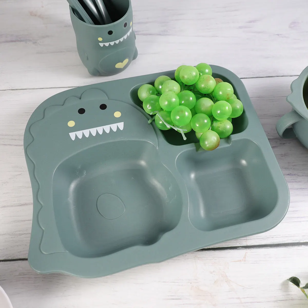 

Набор детской посуды с разделителями для тарелок, тематика динозавров, портативный, легкий, для пикника, путешествий, домашнего использования, зеленый