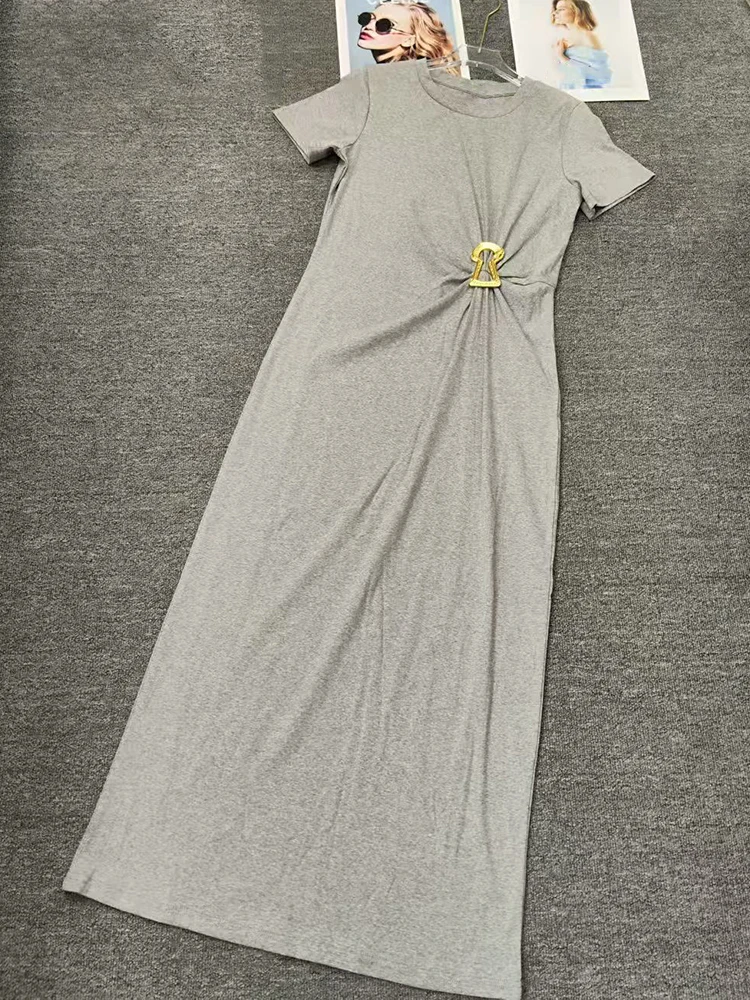 ชุดเดรสเสื้อยืดคอกลมดีไซน์เนอร์ ชุดเดรสสวมหัวจับจีบหัวเข็มขัดโลหะ ชุดเดรสถักแน่นยืดหยุ่นทันสมัย