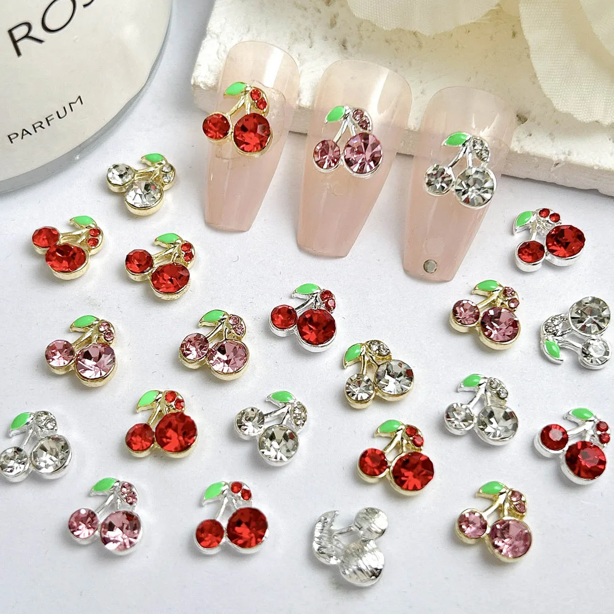 20PCS Simulierte Farbige Kirsche Legierung Nail art Dekorationen 3D Exquisite Gold Silber Kirsche Strass Intarsien Nagel Charms für DIY