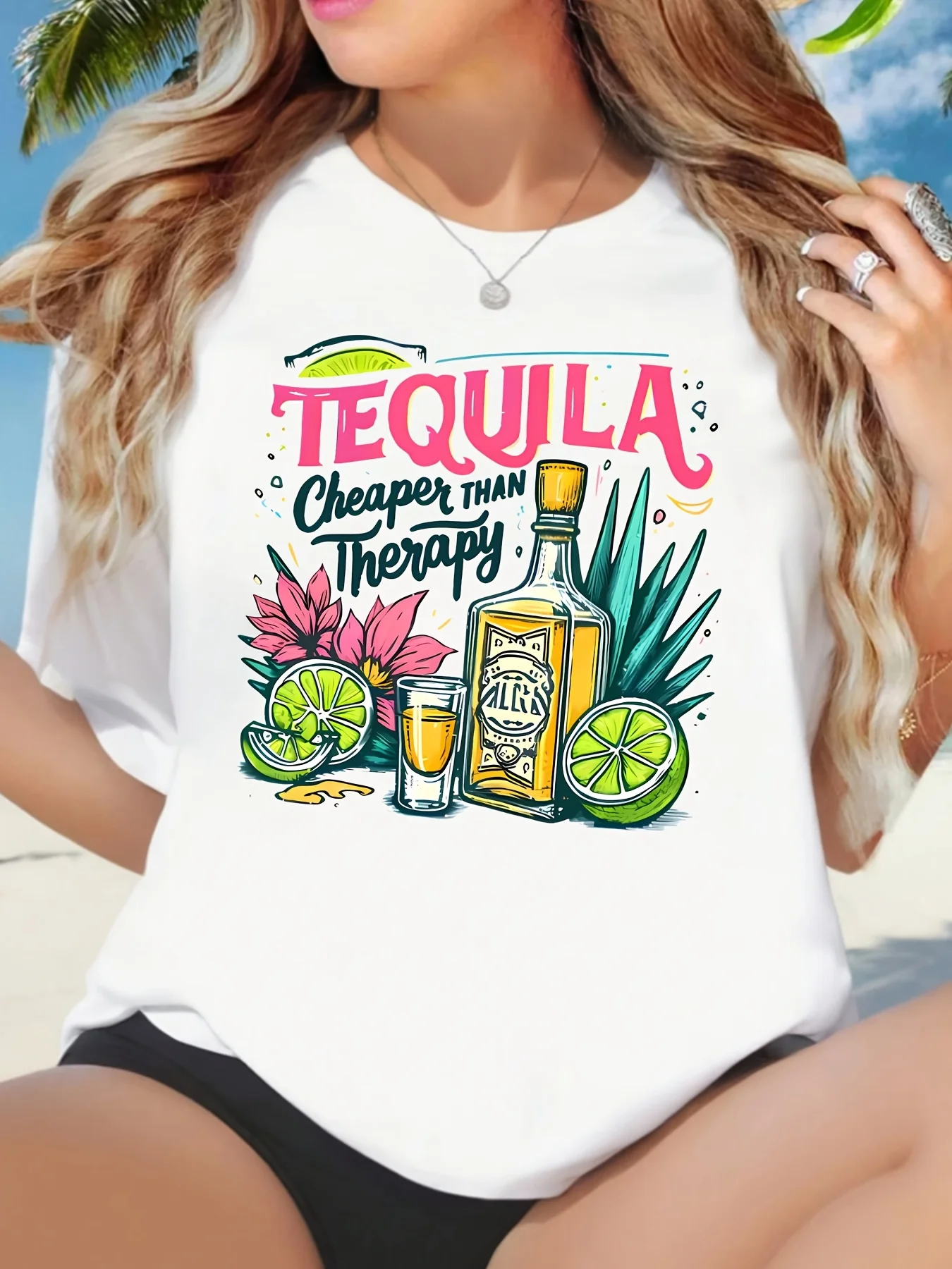 

Большая футболка с принтом TEQUJLA CHEAPEI THAN THEIAPY и буквенным и лимонным цветочным винным узором