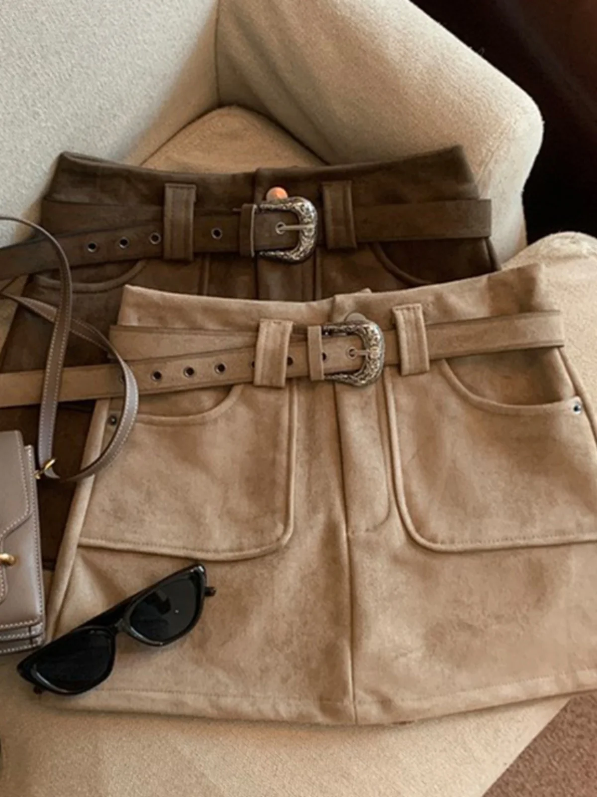 กระโปรงทรงเอ ผ้าหนังกลับสีน้ำตาล สำหรับฤดูใบไม้ร่วงและฤดูหนาว เอวสูง ทรงเข้ารูป สไตล์เกาหลี เหมาะสำหรับใส่ไปทำงาน