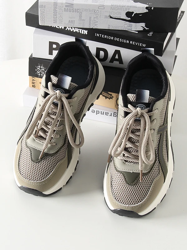 

Ультралегкие весенне-летние новые спортивные кроссовки с мягкой подошвой, модные, универсальные, молодежные, сетчатые, дышащие, противоскользящие, амортизирующие.