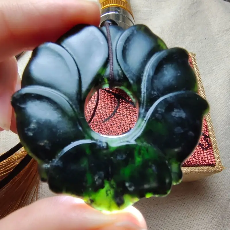 

Lotus Safety Buckle Necklace Medicine King Stone Lotus Necklace Yu Shi Sweater Chain Safety Pendant