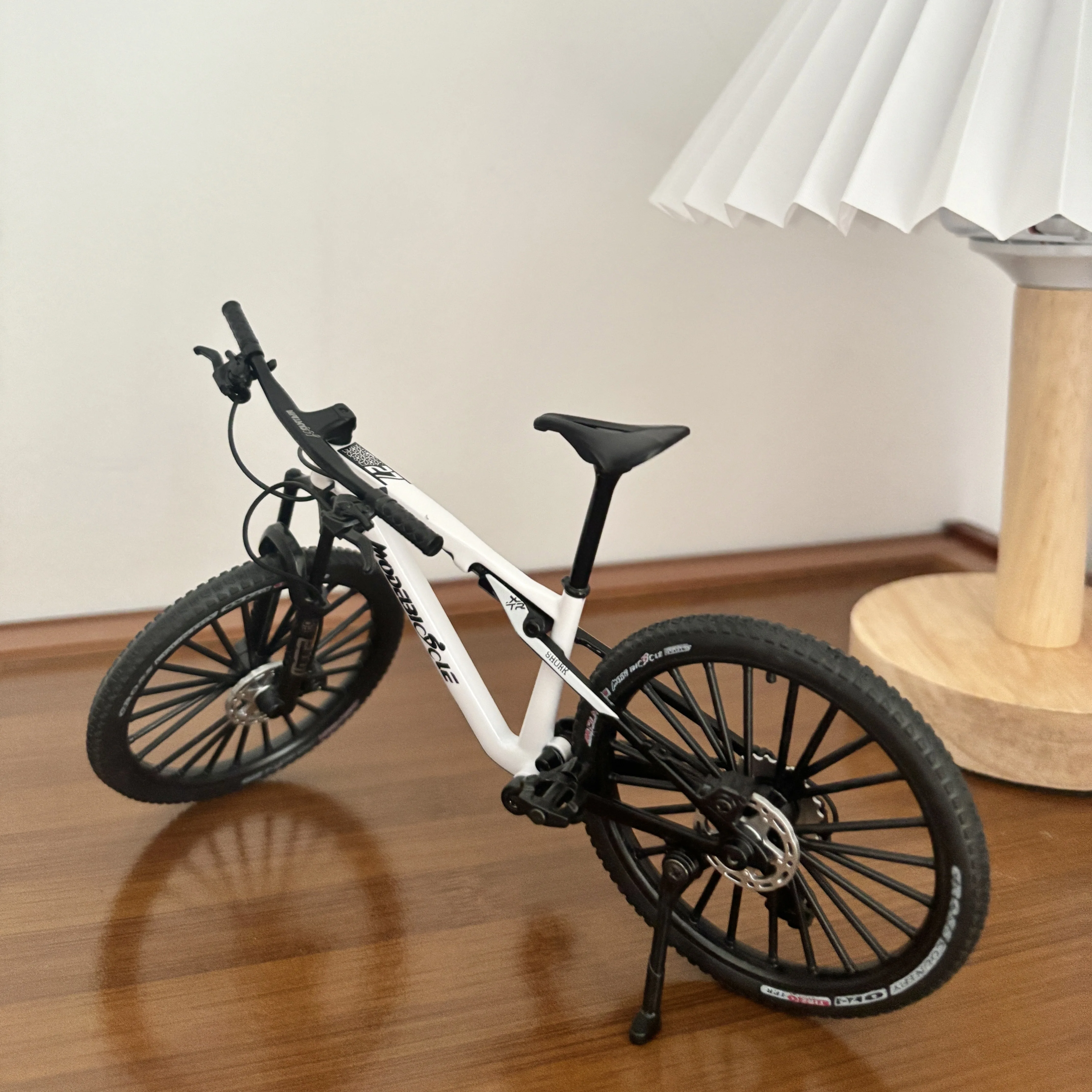 

1:8 Finger Mountain Alloy Велосипед Литая под давлением Модель моделирования 14+ Миниатюрный гоночный металлический мини-велосипед Коллекция игрушек для мальчиков