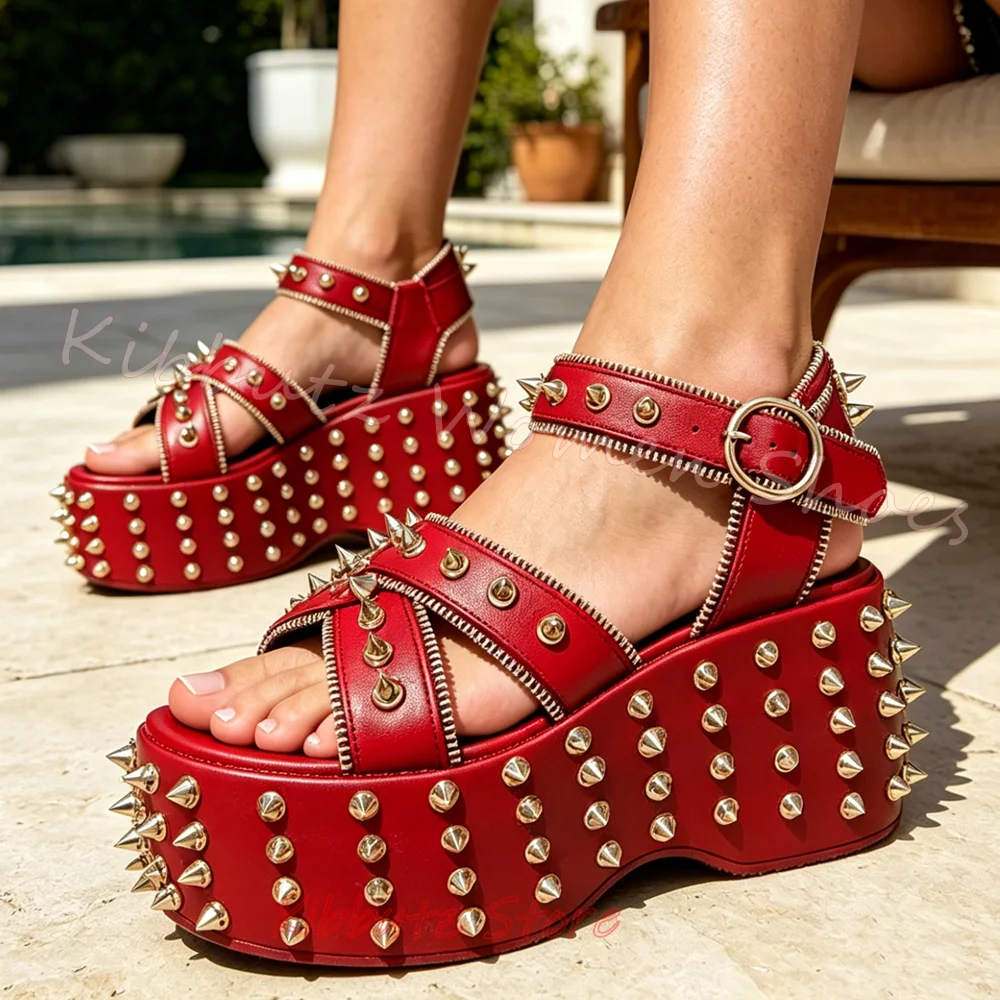 Punk Rock Nieten-Plateau-Sandalen für Damen mit Spikes, Kreuzriemen, offener Zehenpartie, Reißverschlussdetails, dicker Sohle, Gothic-Leder-Mode