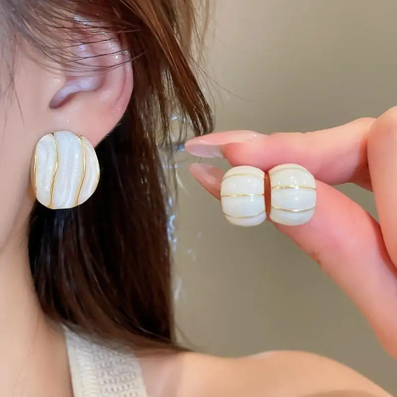Round Pattern Earrings for Women French Retro Style Simple and Versatile Elegant Jewelry