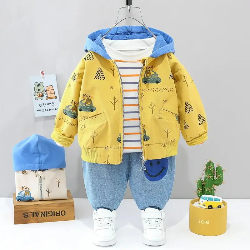 Autumn baby set cartoon bear jacket+trousers boy casual sports set three-piece set 0-4 is the children\'s outdoor clothing