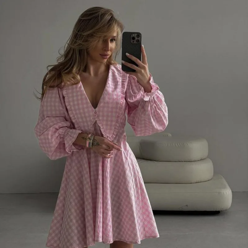 New Style of European and American Women Dress with A Commuting Design Sense A Pink Checkered Butterfly-neck Long-sleeved Dress