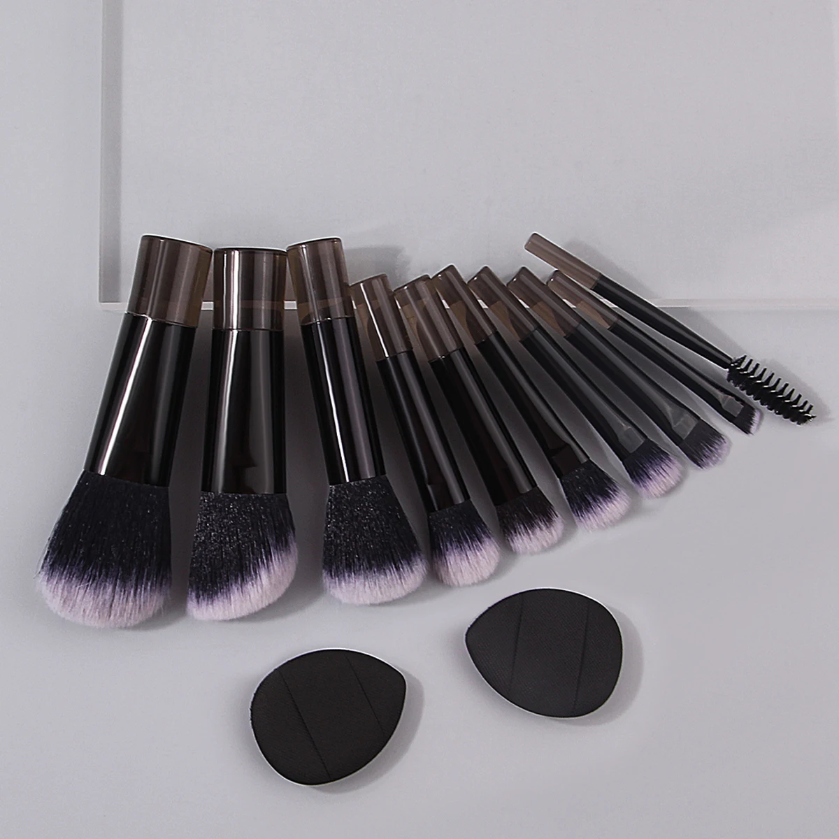 12PCS 실용적인 미니 다기능 메이크업 브러쉬 세트, 붙지 않는 엄지 파우더 퍼프, 초보자를 위한 휴대용 메이크업 도구