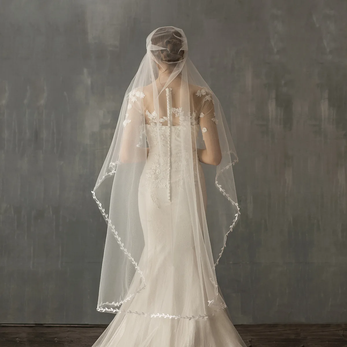 Vintage Bridal Veils Lace Applique Pearl Headband Ruffled Tulle Hooded Design Handcrafted Edge Decor Wedding Banquet