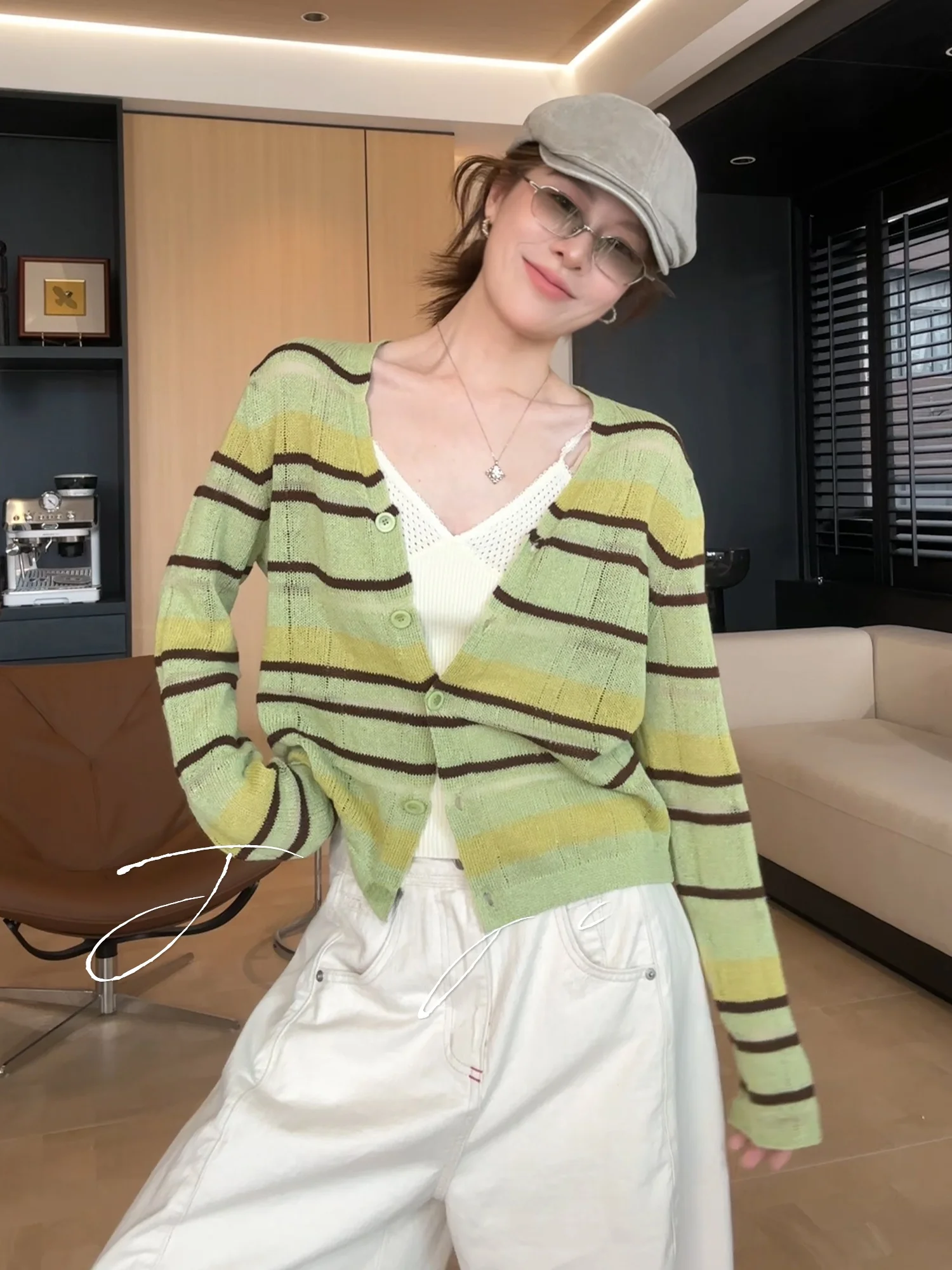 

Jaajaaa Summer Lightweight Breathable Soft Skin-friendly Striped Air Conditioning Knitted Sweater Casual Straight Cut Polyest...