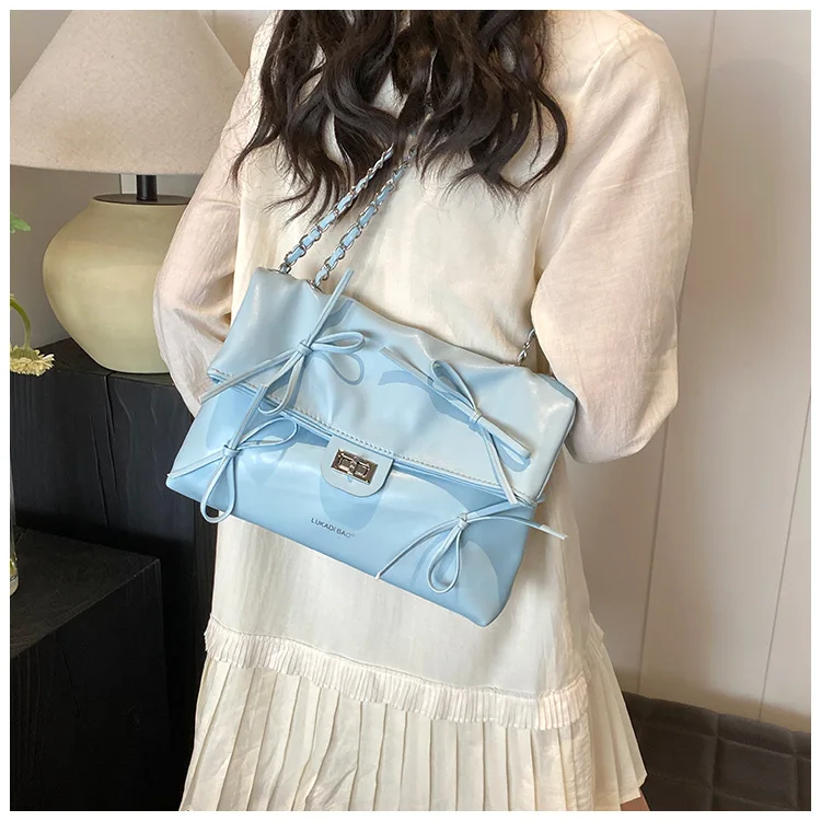 

2025 High-end travel bag, Korean version fashionable bow underarm bag, women's spring and summer niche simple single-shoulder ba