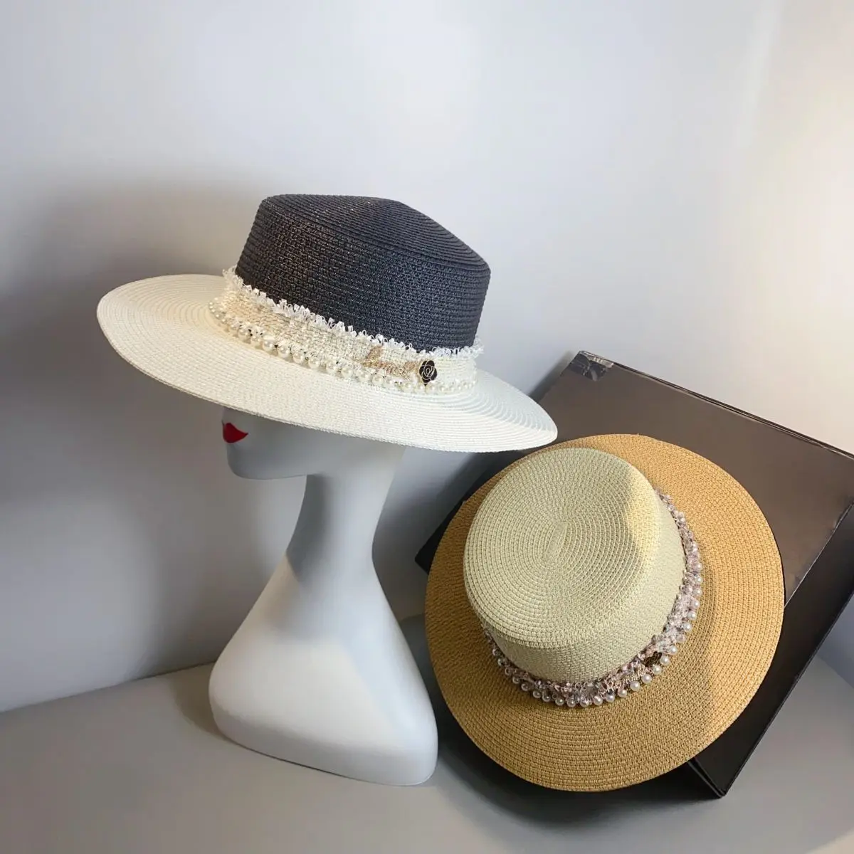 Spring/Summer British Hat, Beach Sunscreen, Beach Sunshade, Small Fragrant Wind, Pearl Chain, Leisure Flat Top Straw Hat, Women