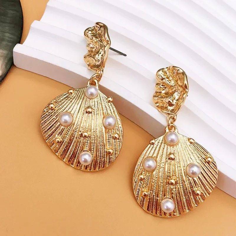 

New Fashion Sweet Crystal Starfish Post Earring for Women Holiday Gold-plated Metal Pearl Shell Earring Jewelry Wholesale