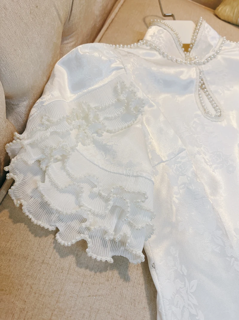 Vestido  E de Cetim com Pérolas e Mangas em Pétala, Estilo Chinês Retrô para Mulheres Modernas de 20 e 30 Anos