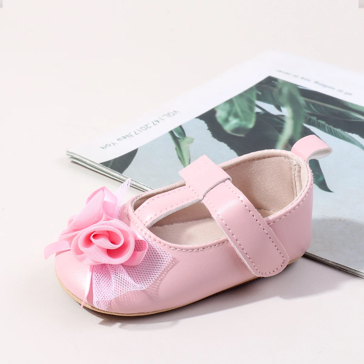 Novo estilo bebê meninas primeiro andando sapatos da criança para 0-18m sapatos de princesa do bebê com couro do plutônio de alta qualidade e sola tpr