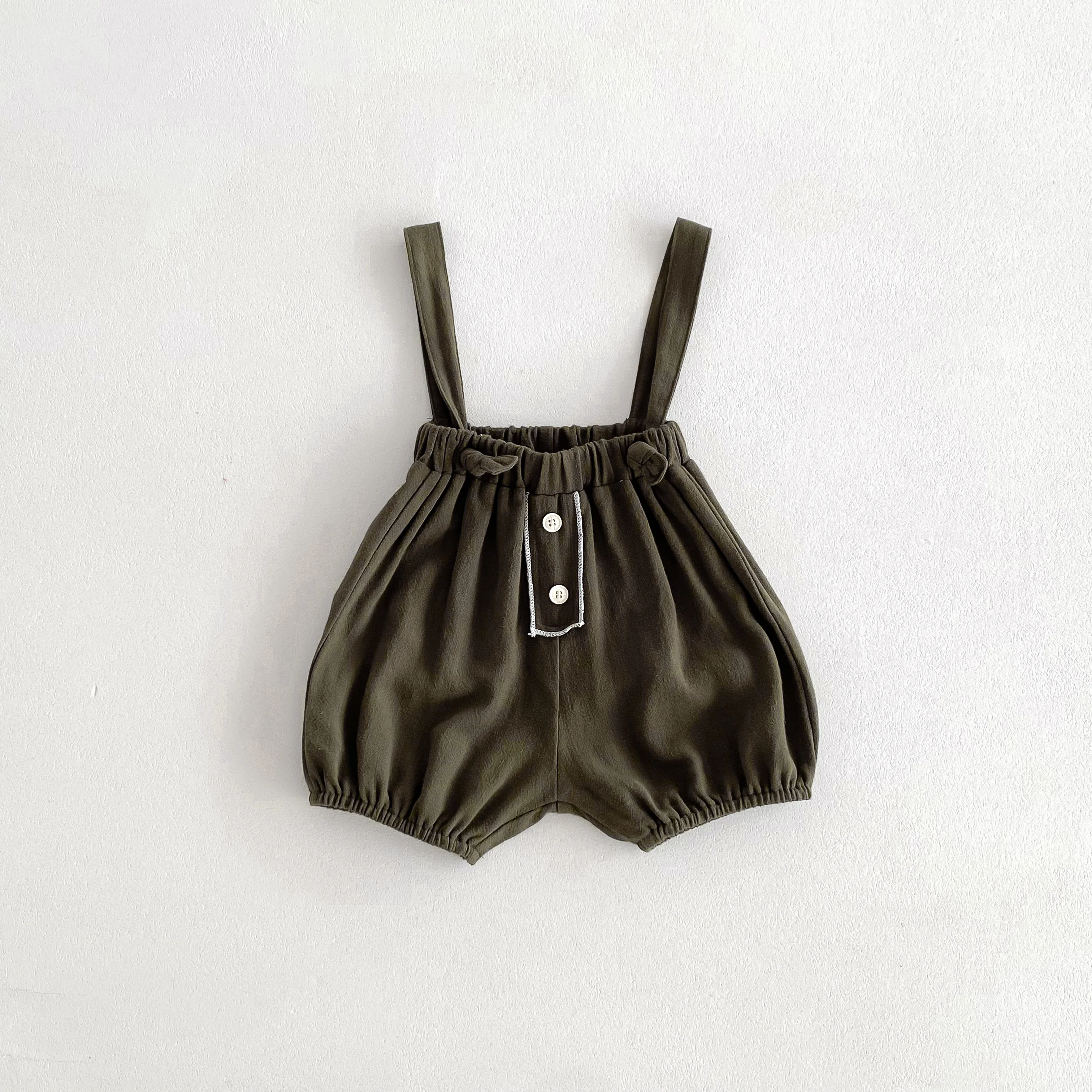 

Корейские летние модные комбинезоны для мальчиков и девочек с карманами и открытой спиной для игр на свежем воздухе и прогулок.