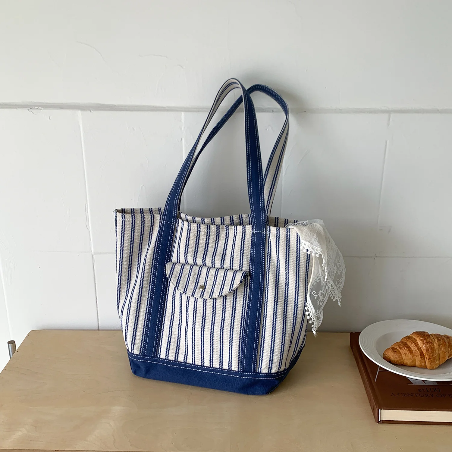 

Fashion Vertical Stripe Shoulder Bag British Design Spacious Canvas Tote bag for Daily casual and minimalist Commute bag